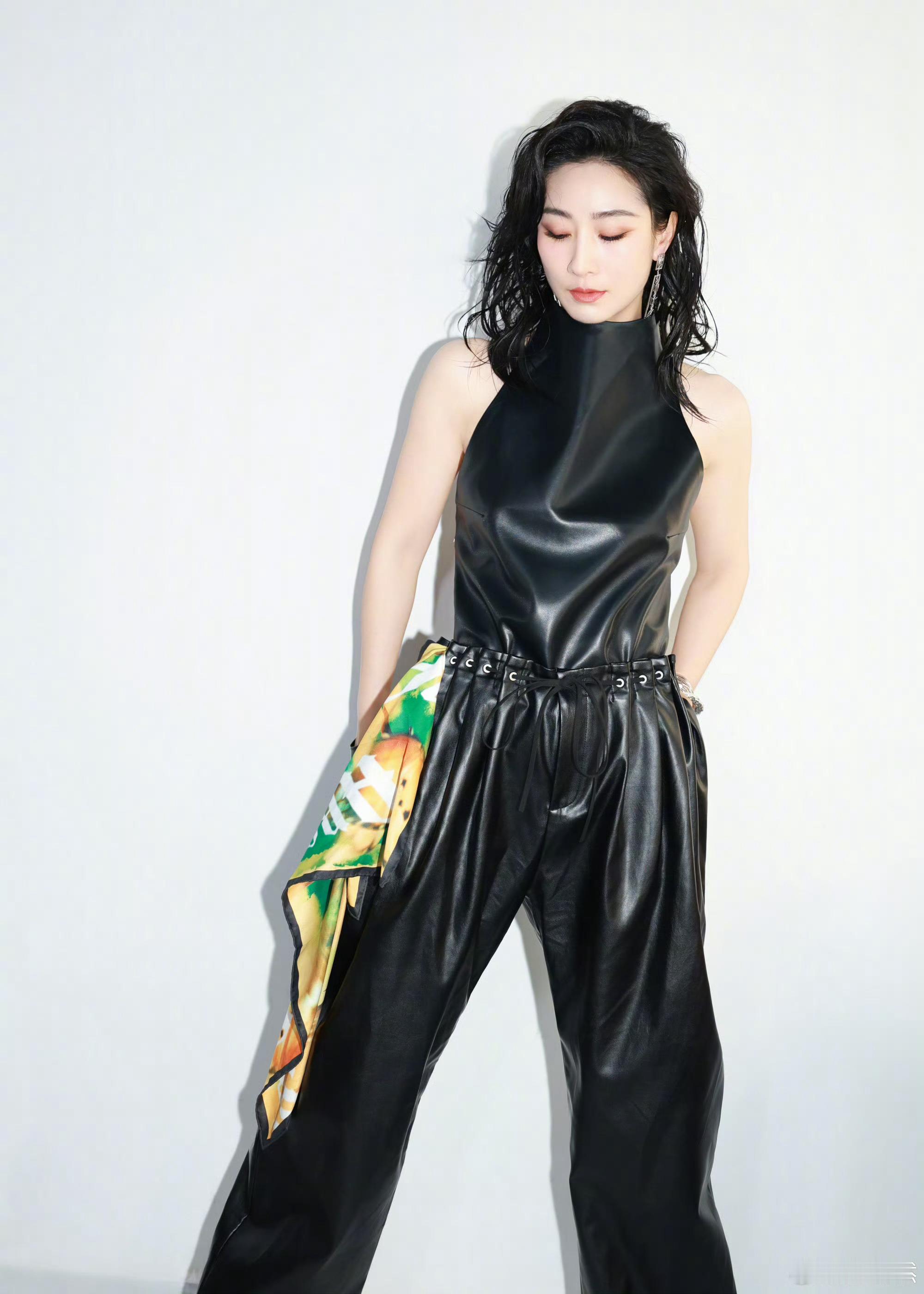 陶昕然冷夜和声一秒回深宫乘风舞台惊艳开唱，陶昕然和声空灵细腻，中式古韵氛围感直接