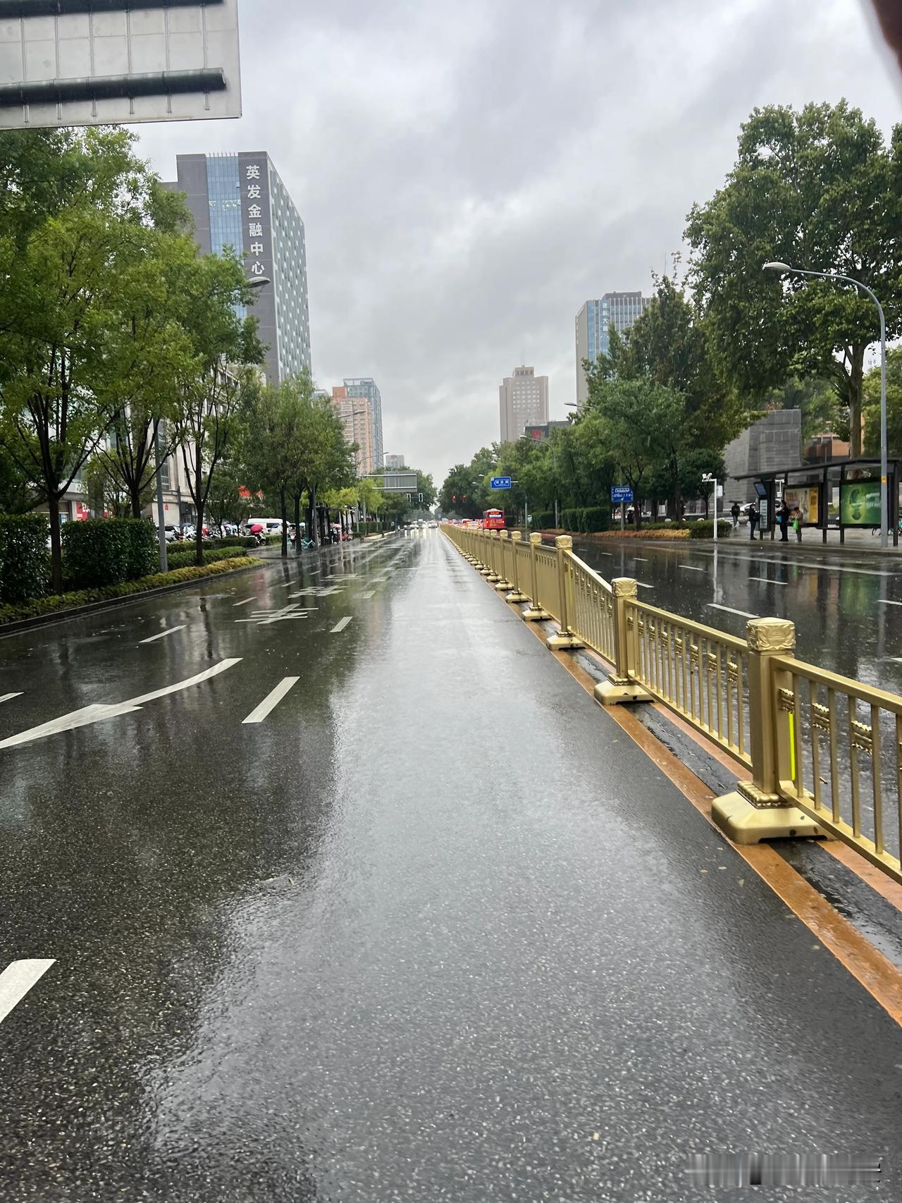 西安国庆期间天气预报

今天西安的降雨持续了一整天，

天气预报显示本轮降雨将于