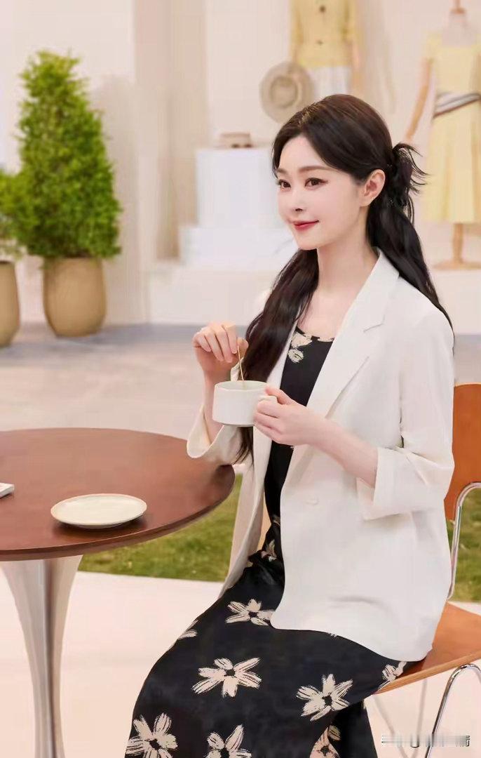 宋轶——全网最会穿搭女神，这一套不仅干练而且很显气质 封神了 