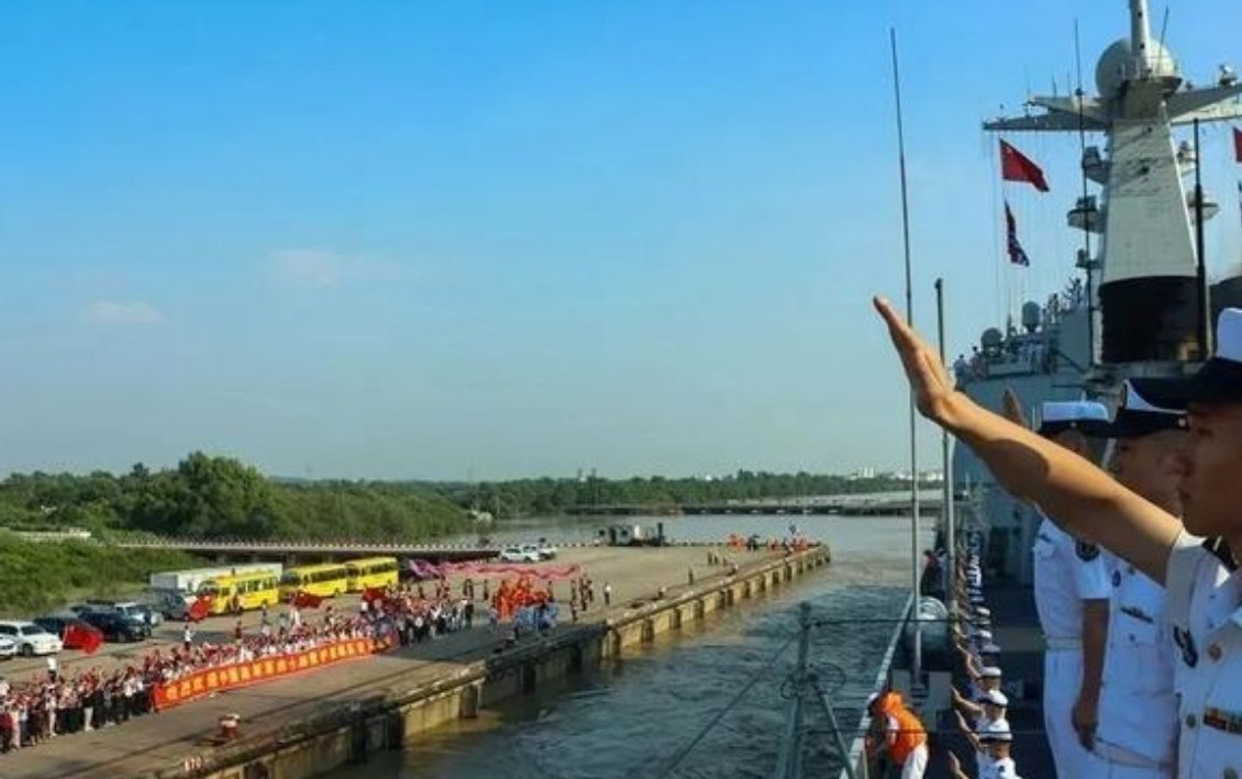 【我缅甸之行实地探访分享】日前中国军舰护航编队到访缅甸仰光港开启友好访问，舰首悬