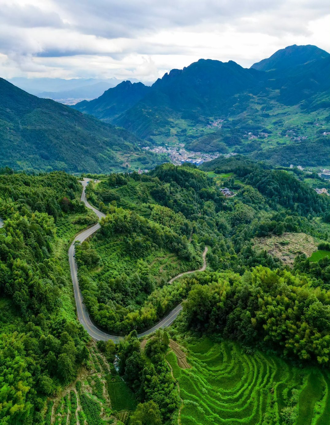 浙BA省级争霸赛云和队对手出炉山路弯弯，梯田层层，拨开云雾见光明⛽ 