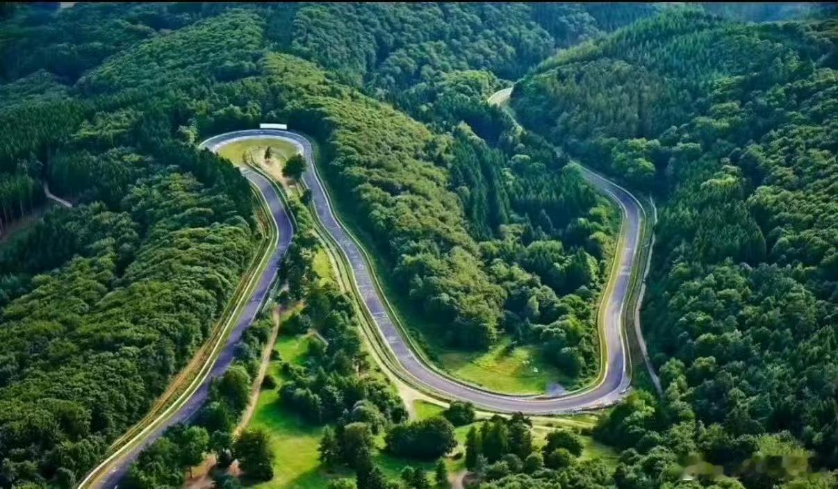 纽北官方开通中国社媒，见证中国汽车崛起时刻。中国车以极致操控与稳定发挥，在欧洲豪