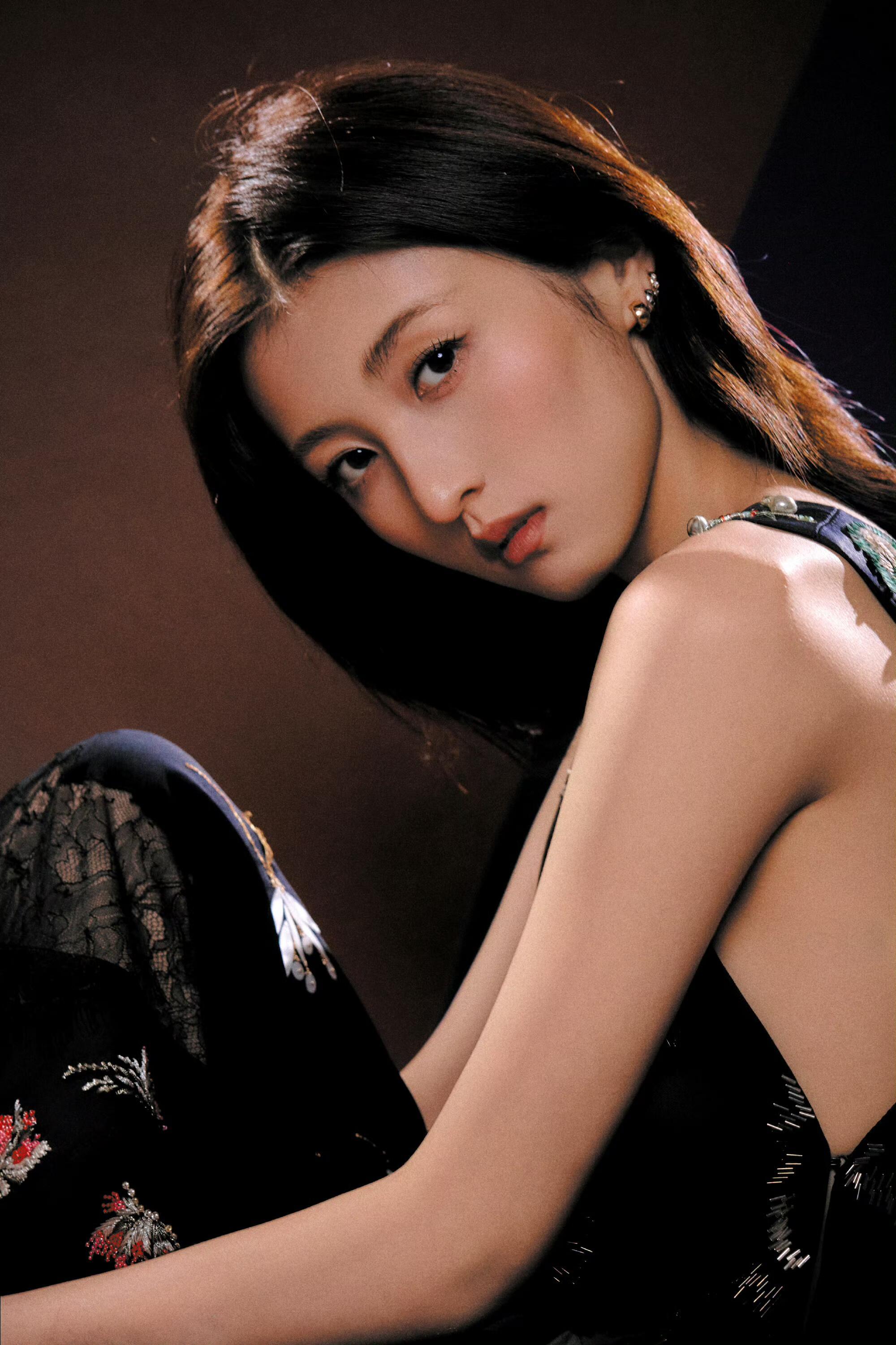张子枫演绎Chanel 2026秋冬系列张子枫身穿Chanel 2026秋冬花卉