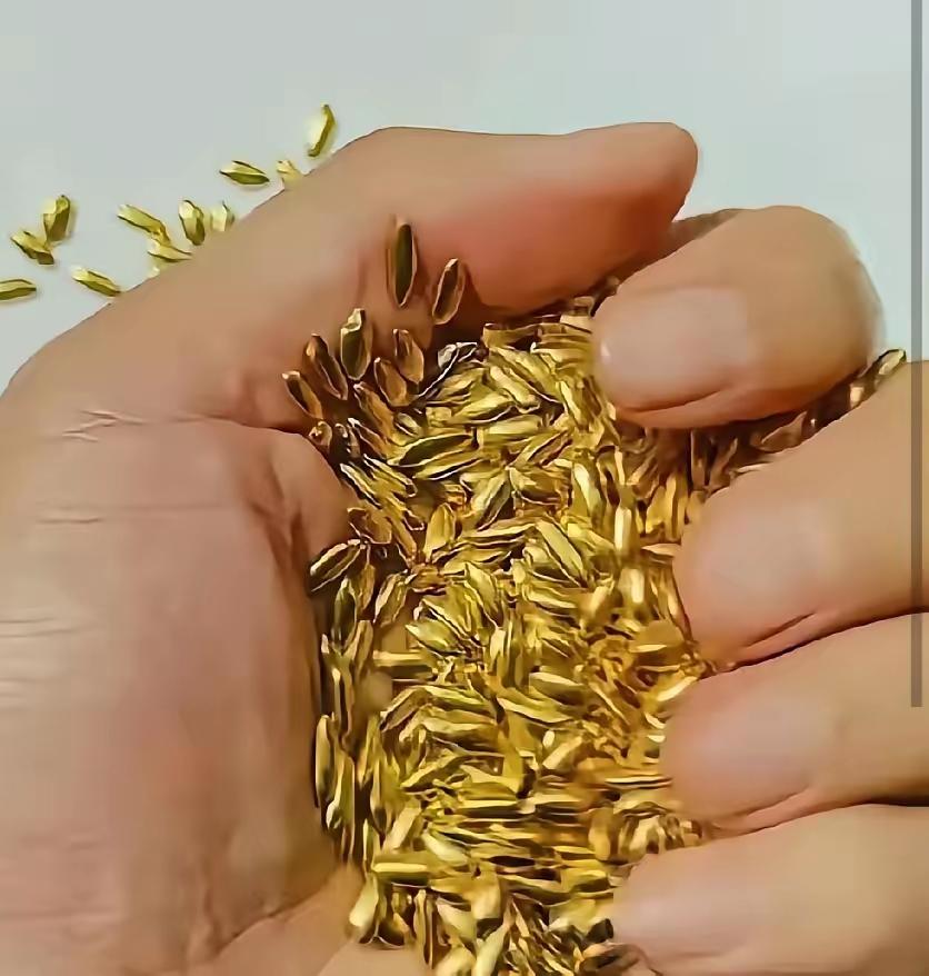 真是闲得发慌，好好的粮食，偏要拿来折腾😭
 
北京一位艺术家，用500克黄金铸