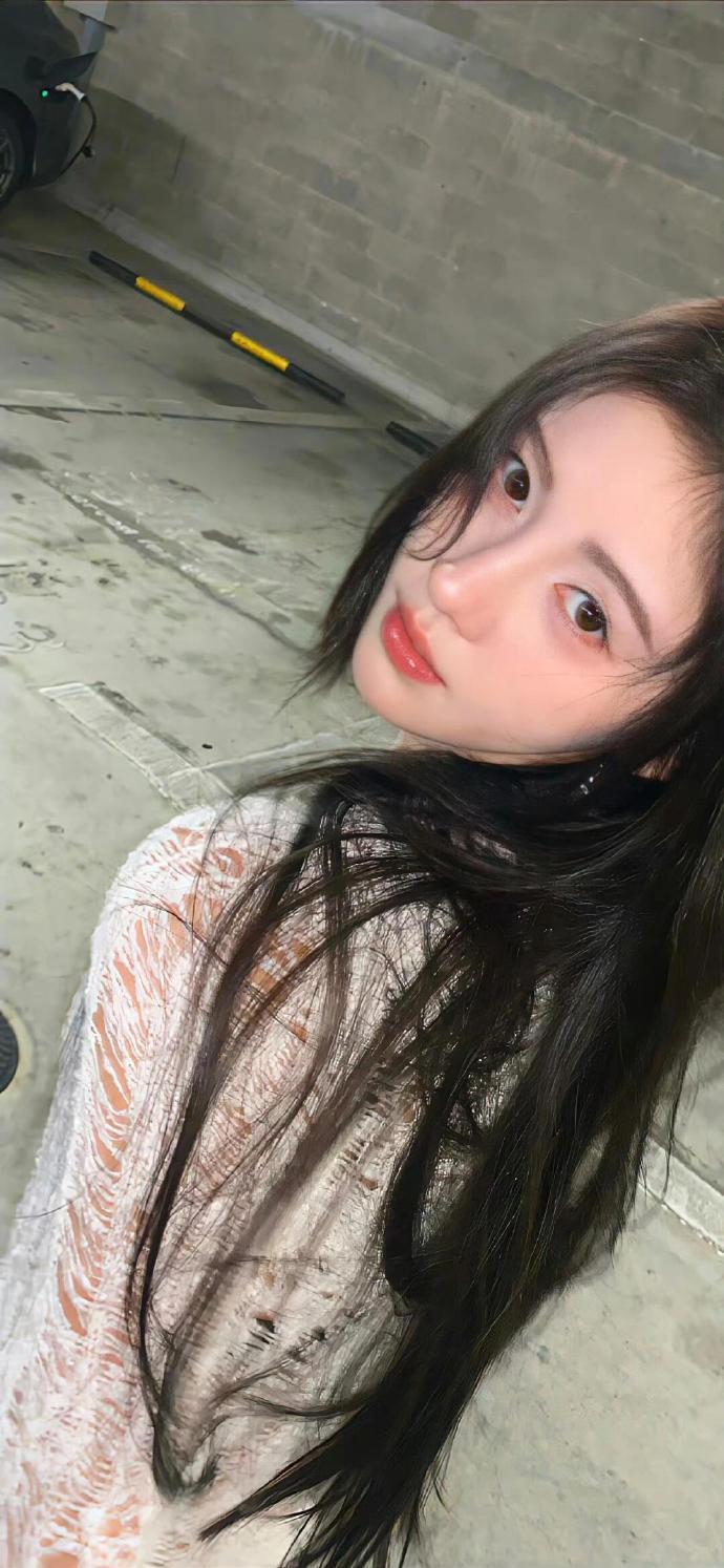 鞠婧祎 