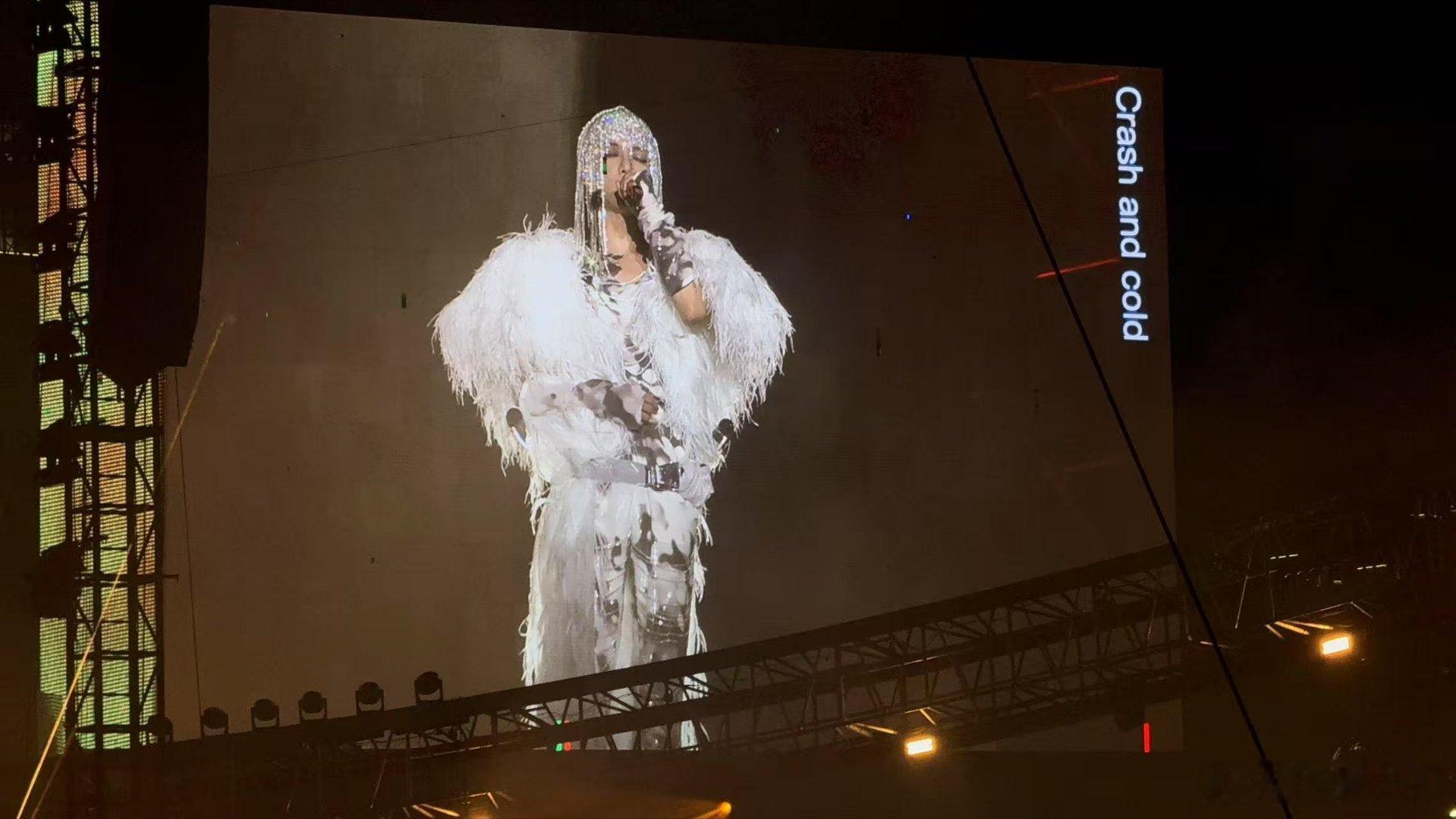 这居然是华晨宇 救命！这个造型也太高级了吧！华晨宇每次都能把夸张元素驾驭得这么完