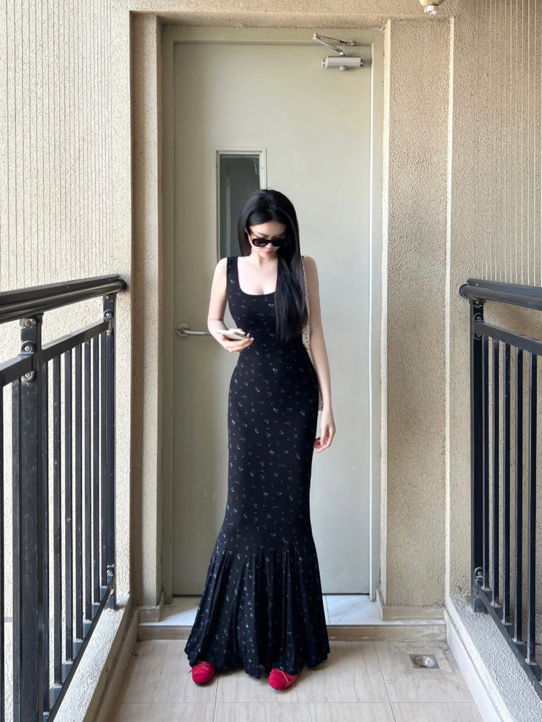 鱼尾碎花裙💐配一下大红鞋！