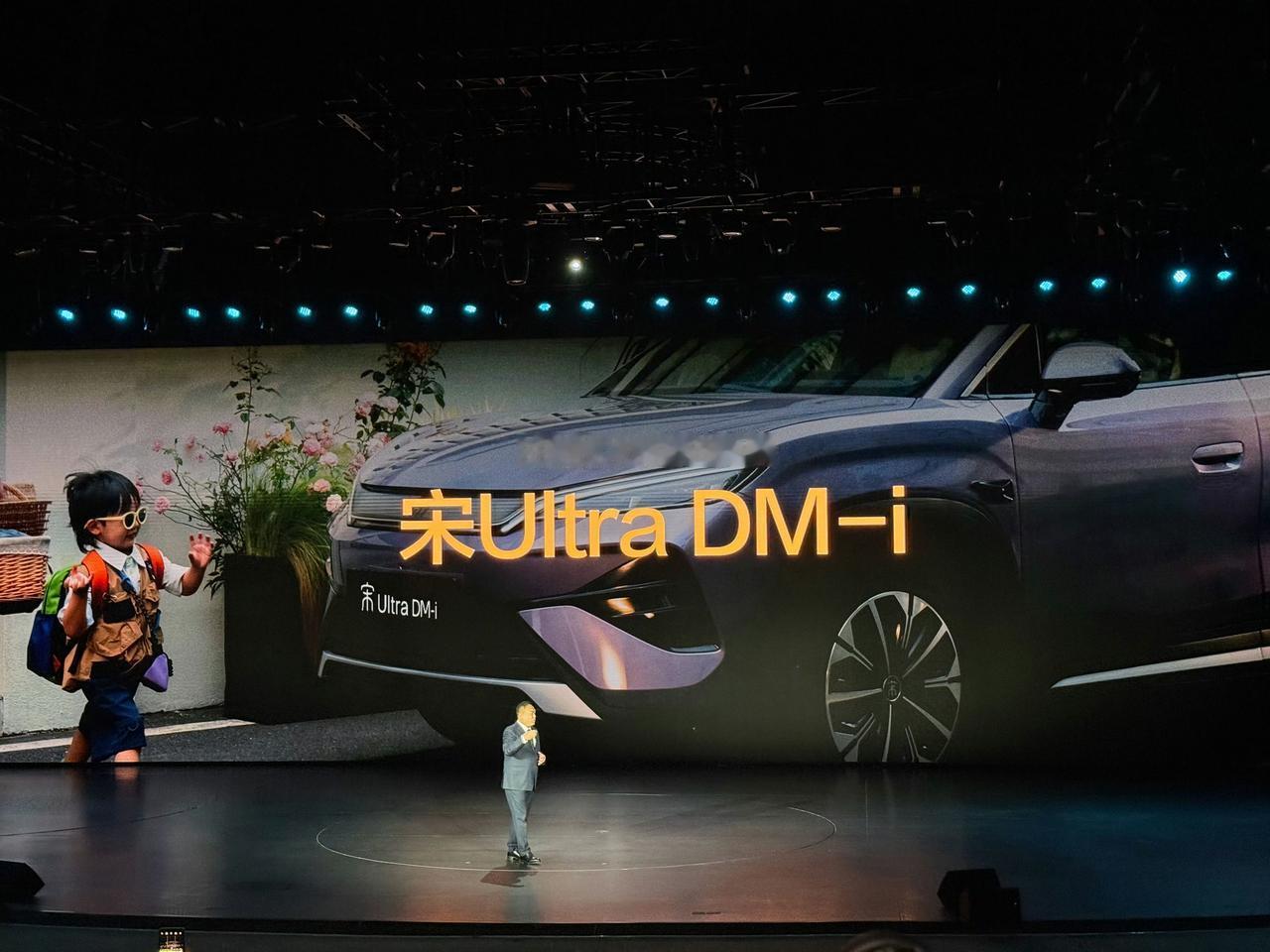 朋友们，比亚迪王朝宋系混动车型上新，全新宋Ultra DM-i正式上市啦！不得不