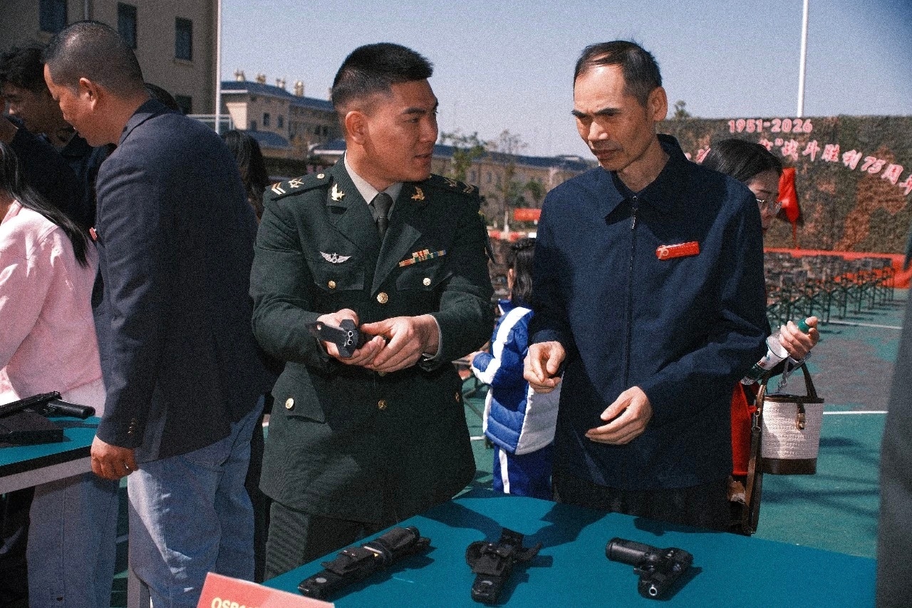 两栖合成旅的水下步枪，一般装备两栖侦察分队。 