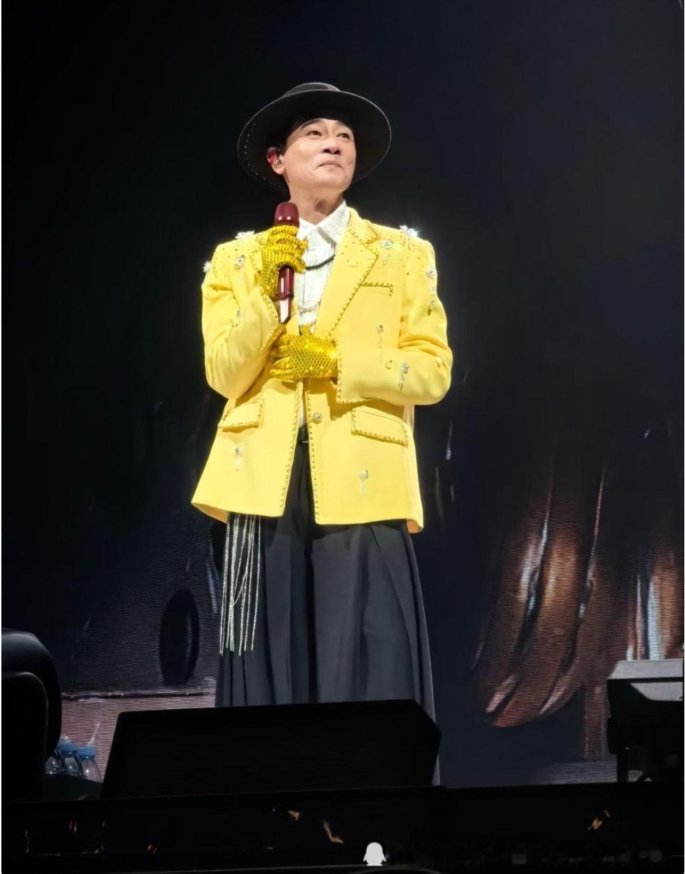 59岁陈小春不敢退休的真正原因，不是负担不起两儿子的百万学费，而是怕自己退下来后