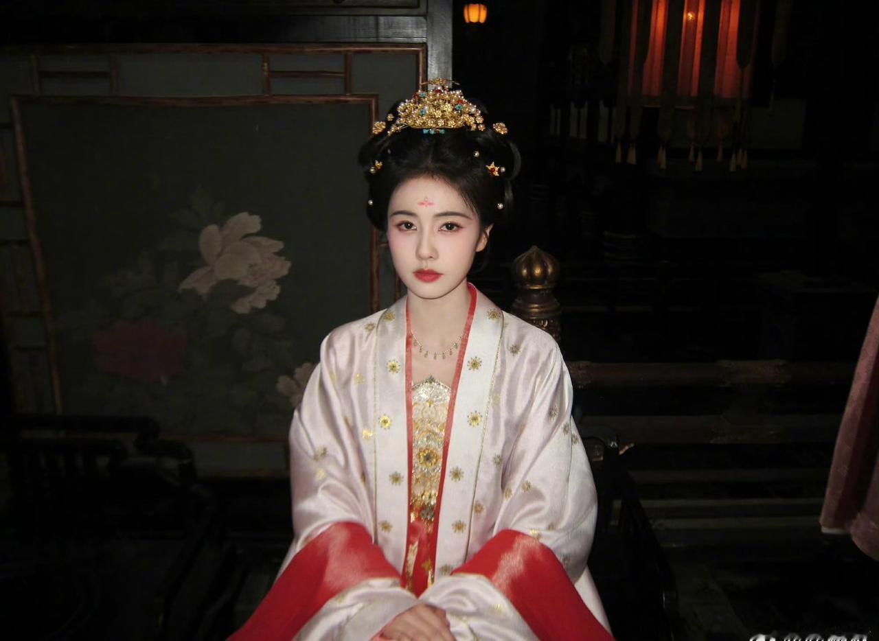 白鹿 白鹿李佩仪 白鹿唐宫奇案之青雾风鸣 人海茫茫，有幸遇见你，往后余生，愿你平