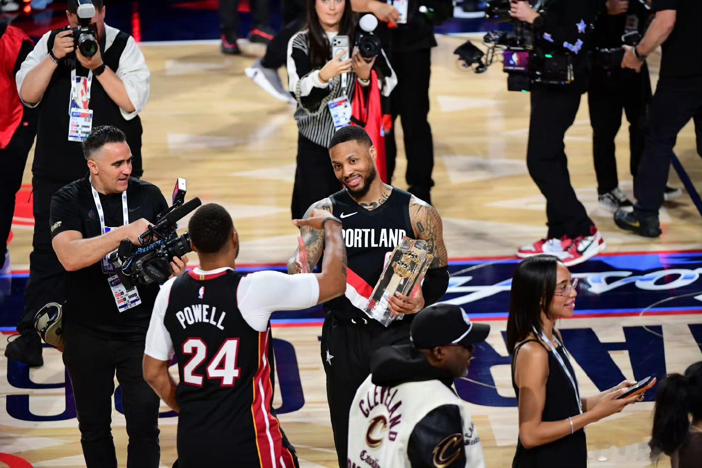 利拉德三分大赛冠军利拉德复出即夺冠