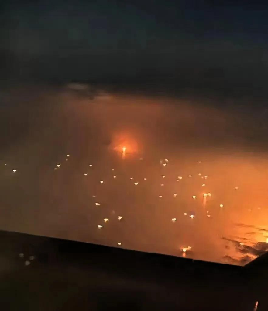 以色列是在自寻死路！

3月19日黎巴嫩南部，两名身着醒目媒体标识的俄媒记者正在