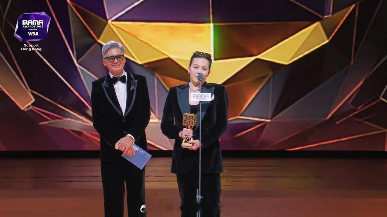 权志龙获MAMA年度艺人奖恭喜GD！实至名归 