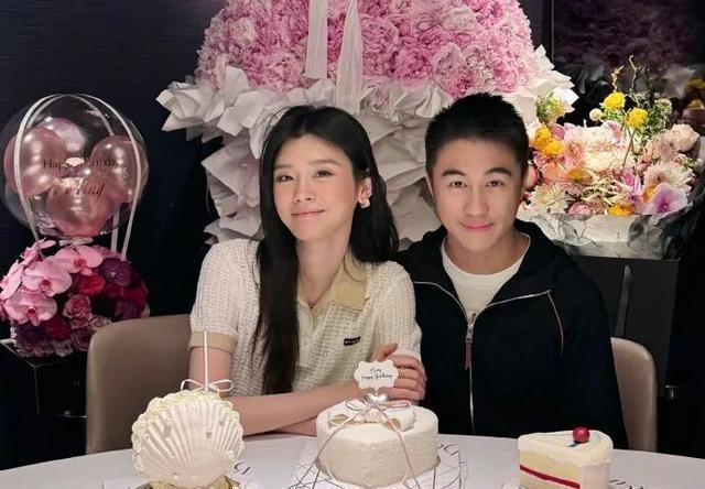 等了整整七年呀，奚梦瑶何猷君终于补办婚礼，这回总算圆了当初的浪漫承诺 