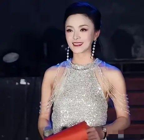 真的很心痛，四川绵阳的知名女主持人陈熹菲（熹菲），在昨天（2026年5月2日）下