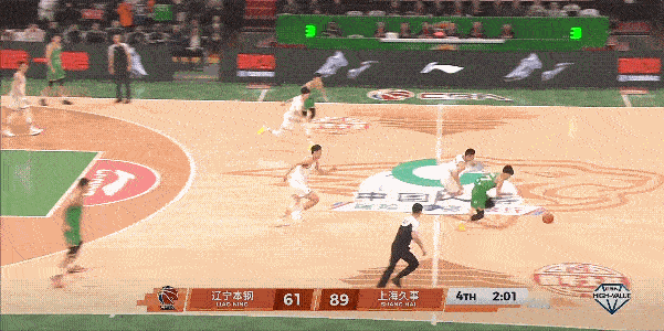 上海男篮队员这一次积极拼抢远远比大胜辽宁男篮更有意义，其实上海男篮想要取得自己想