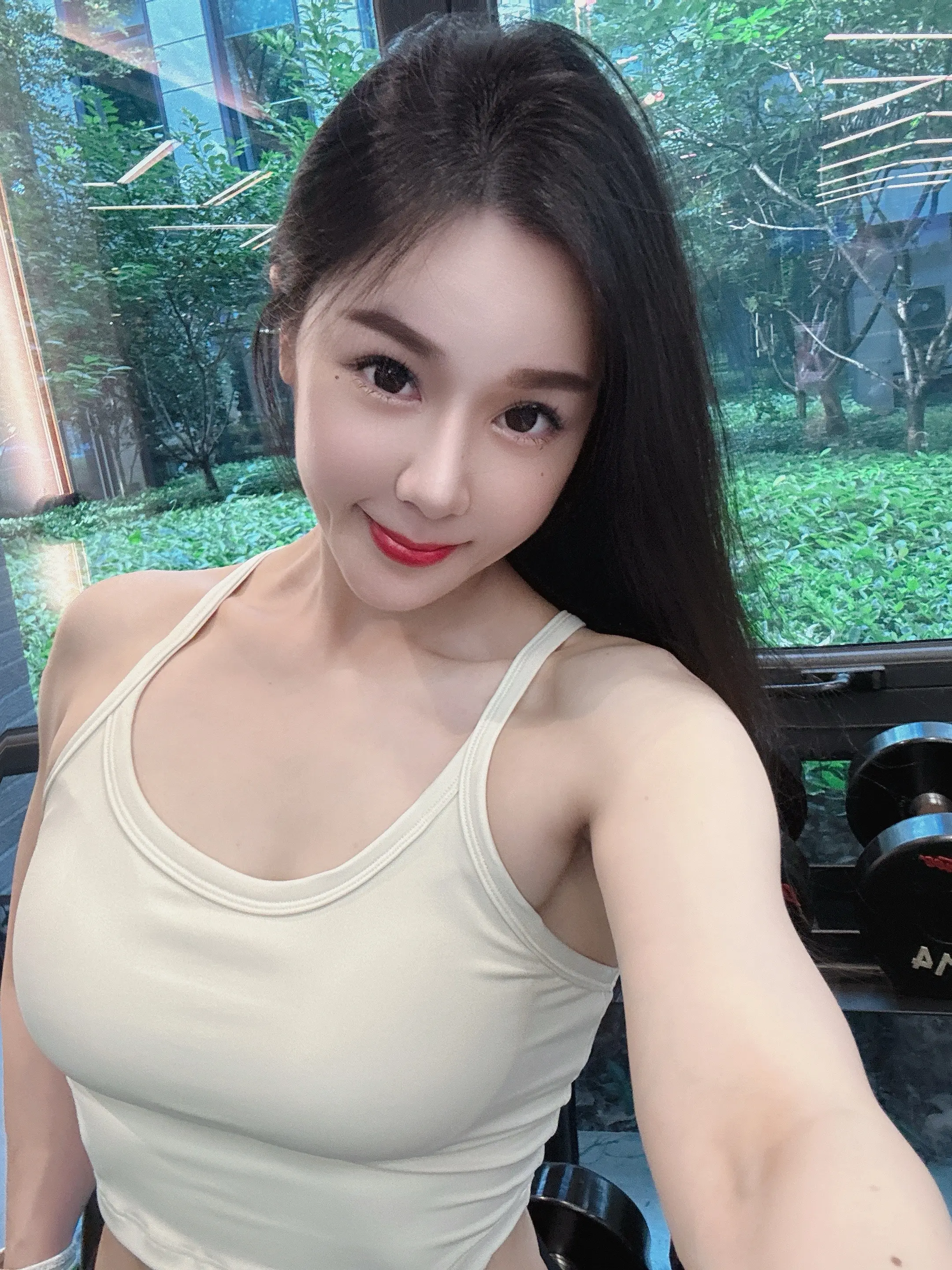 健身饮食要注重蛋白质、碳水化合物和脂肪的合理搭配，比如早餐可以吃鸡蛋和...