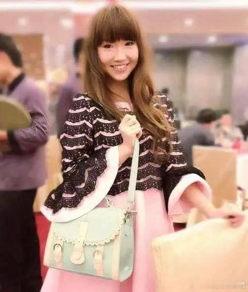 麦麦年轻的时候好美 ​​​