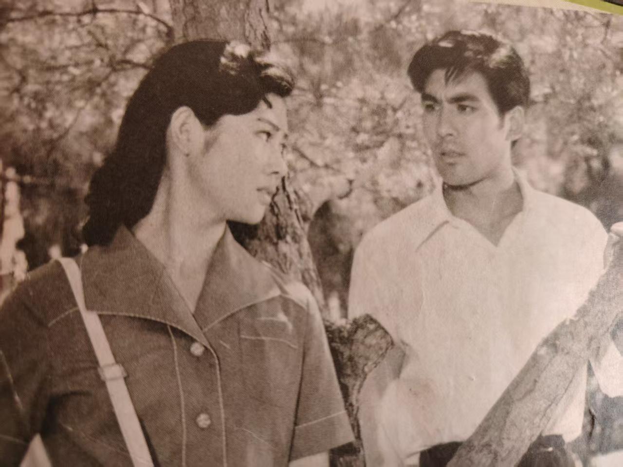 著名小品演员朱时茂向来以帅哥形象出现在舞台上，尤其是与陈佩斯合演的小品《主角与配