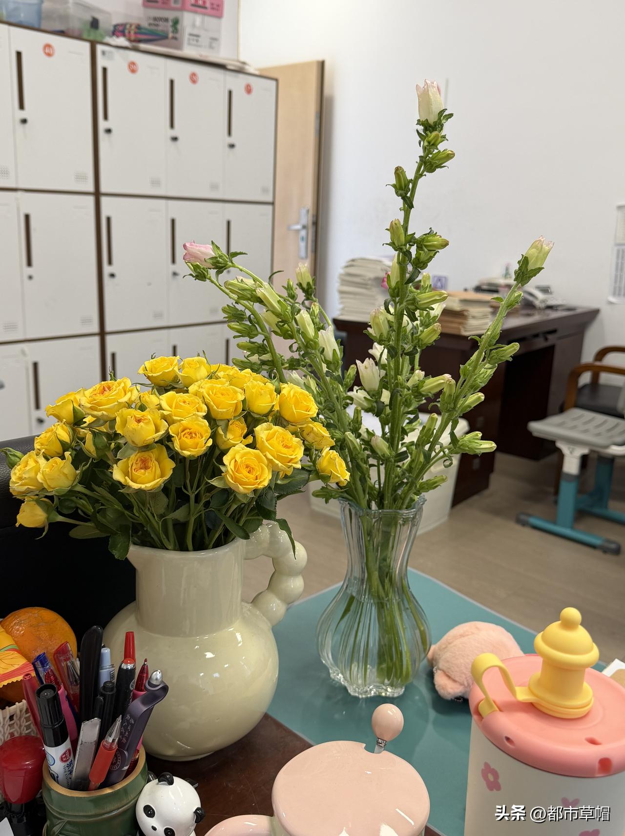 学校搞洁美办公室布置检查，有的办公室得像家一样温馨，得到检查领导的表扬。不过这样