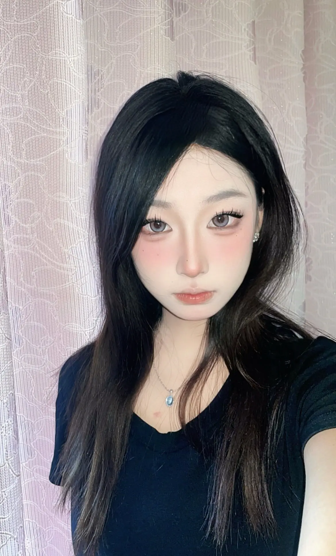 直到某天 有人告诉我他爱我 并不是因为我足够完美 而是因为我是我