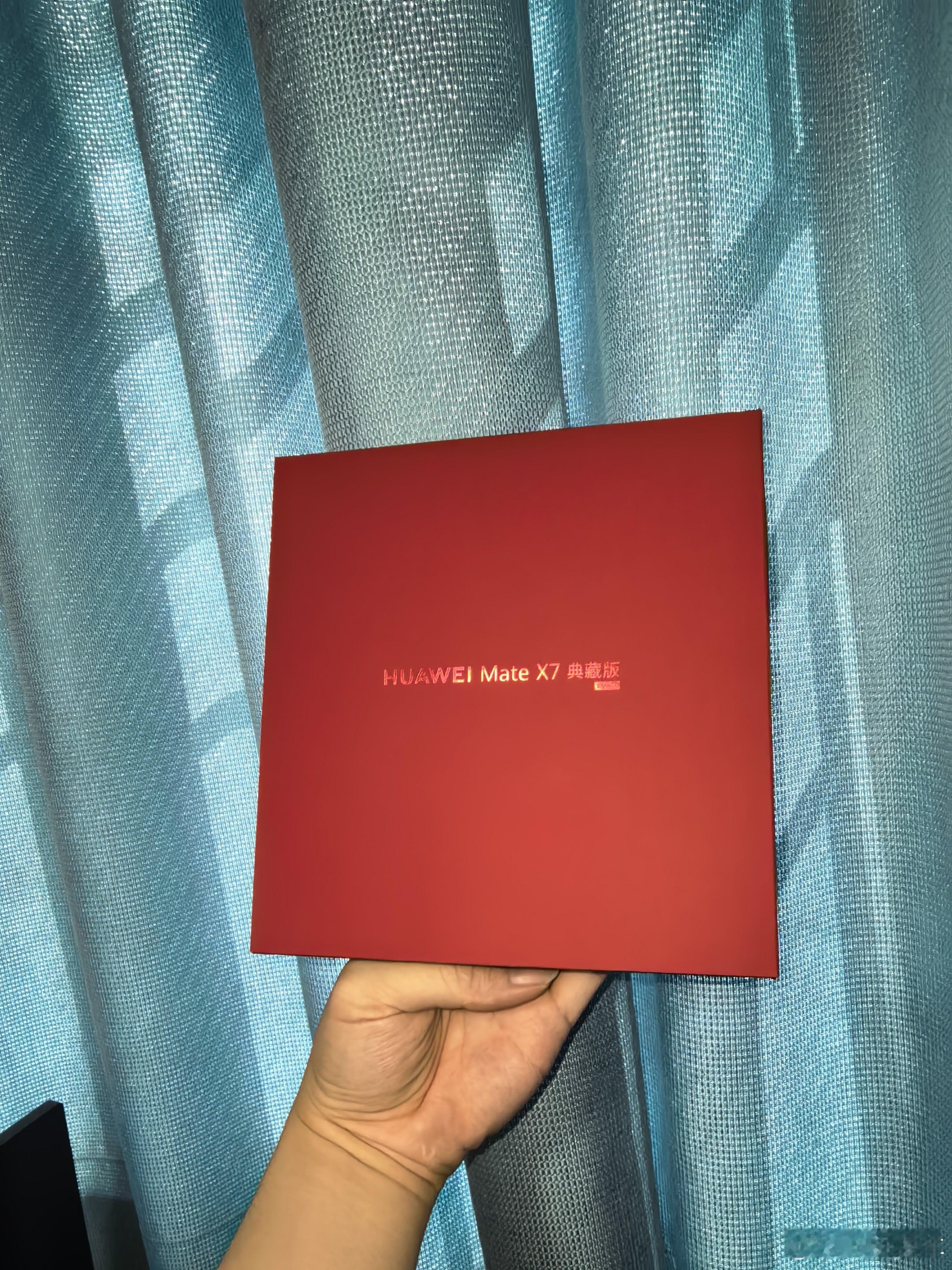 华为MateX7全色售罄这一代折叠屏是真的强，全方位无死角的强。以前的折叠屏往往