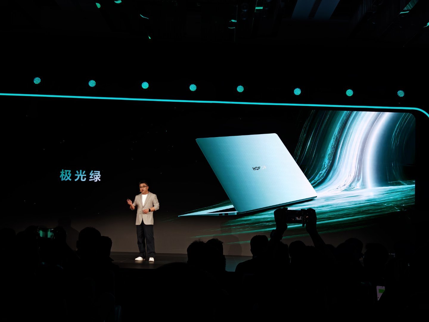 为什么笔记本续航一定要长 荣耀MagicBook Pro 14真的是要颜值有颜值