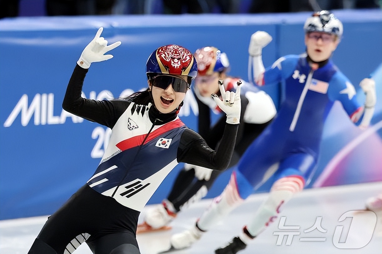 金吉莉衣锦还乡真的坐上了兰博基尼 坦言很想亲自开这辆豪华跑车