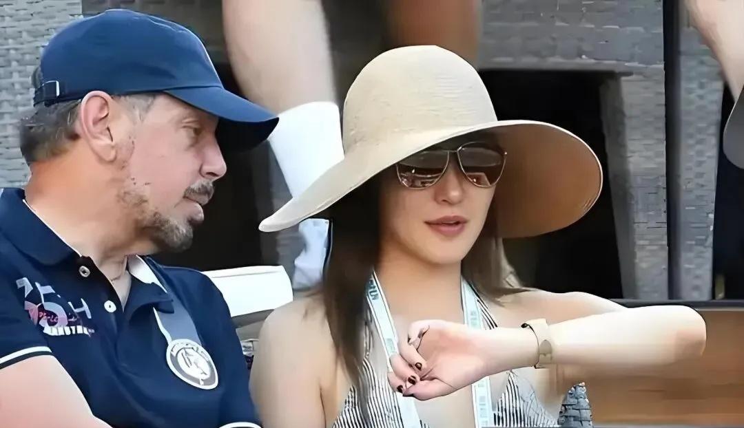 万万没想到，新全球首富竟然是东北女婿？？
刚刚，拉里.埃里森超越马斯克成为新一任