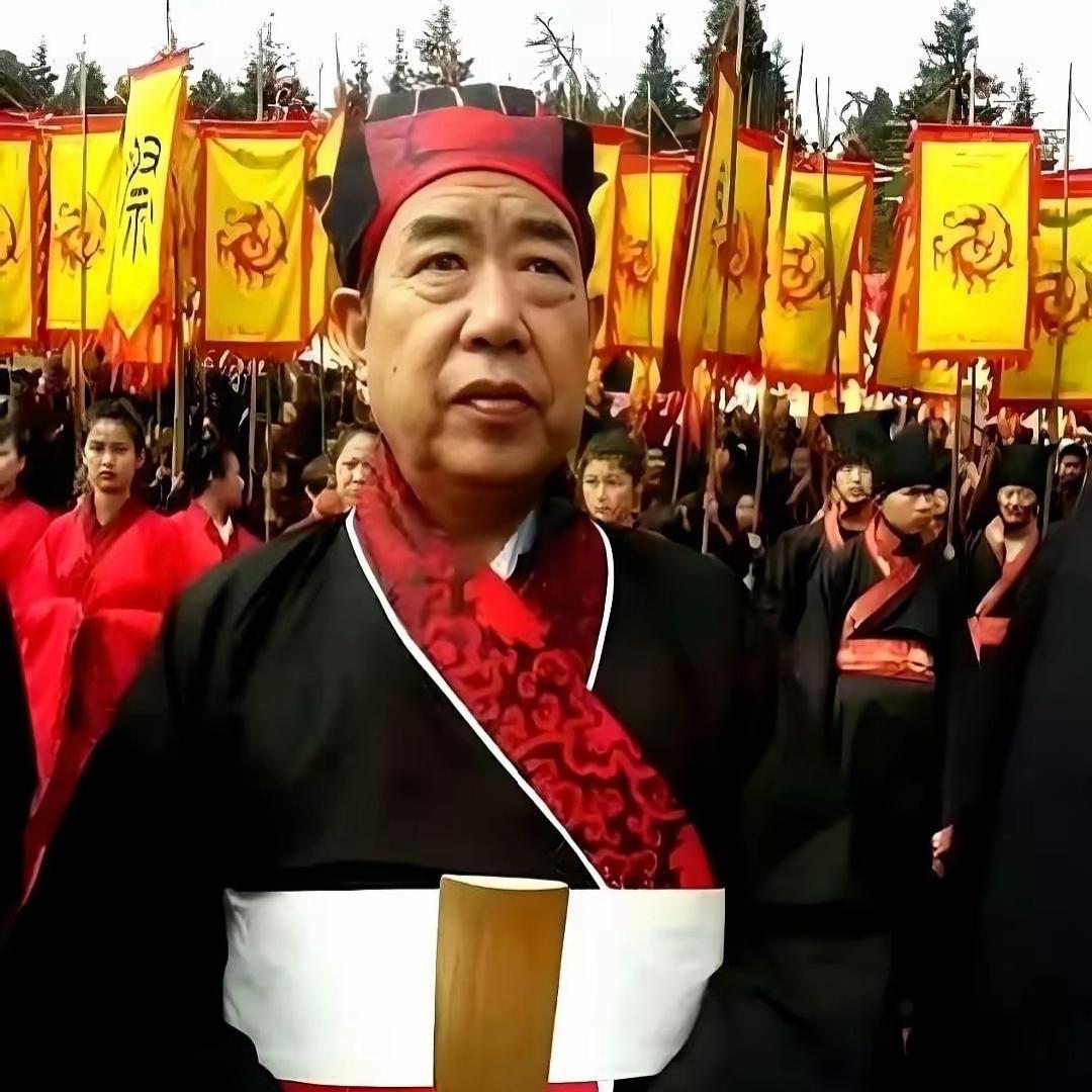大跌眼镜！文坛名家主持祭祀大典，礼服穿错引全网热议
 
随着贾浅浅相关风波持续发