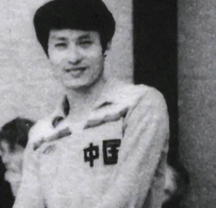 1992年，陈忠和的妻子因背包带勾住了车底，而被卷入车底下不幸而亡。3年后，陈忠