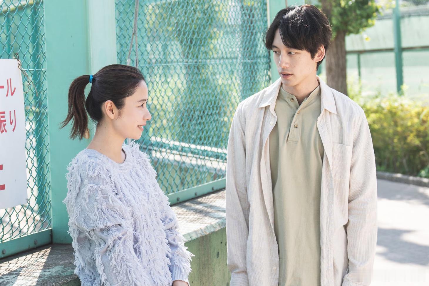 海外影视速递坂口健太郎主演的电影《我不认识你、》公开剧照，将于8月28日上映。本