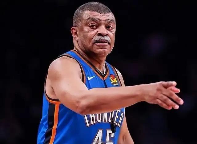 今日进行的NBA西决G5，雷霆主场轻取马刺，大比分3-2领先，手握赛点。赛中，N