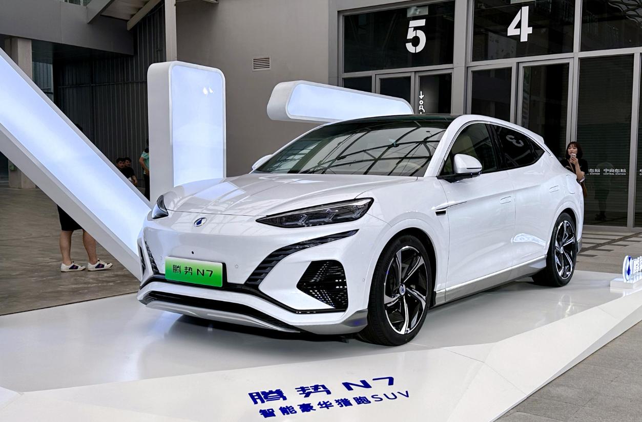 腾势N7和阿维塔11都卖30多万，选哪款车更划算？
 
抱着这个疑问，我分别去体