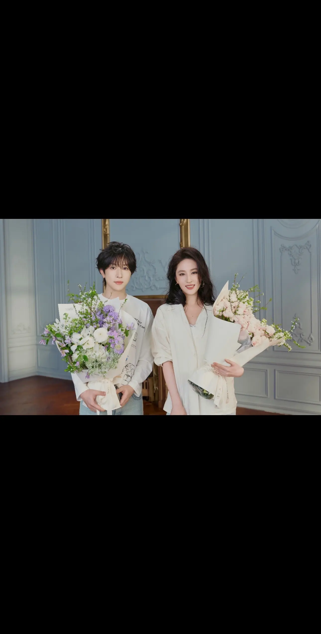 猫人总裁晒与刘亦菲合照～