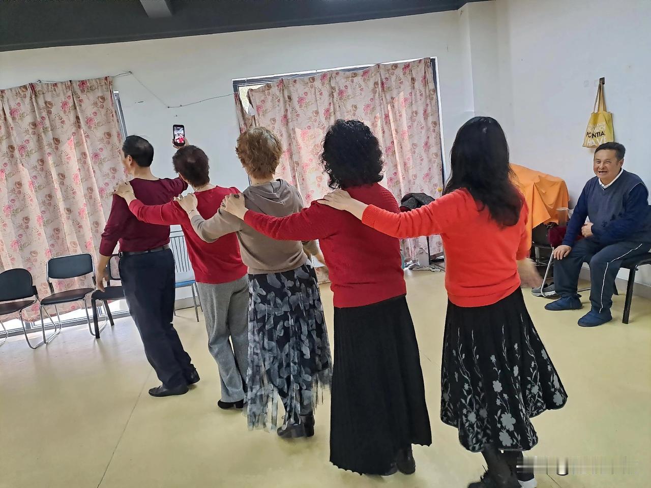 晒图笔记大赛小区活动室里的快乐时光