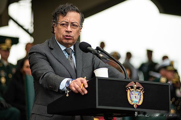 美洲乱不乱，特朗普说了算！
特朗普敲山震虎，威胁哥伦比亚总统。特朗普在记者大会上