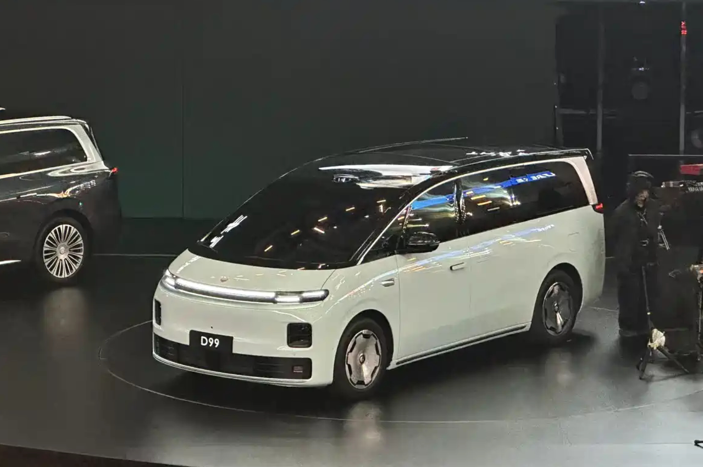 零跑首款MPV，零跑D99，大家觉得怎么样？大v聊车