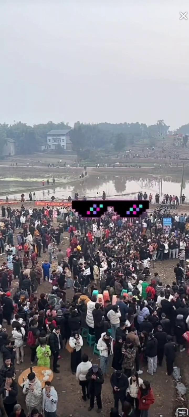 治县的30号也杀年猪，打糍粑，欢迎朋友们到。
现在我想看一下还没有吃饭的朋友举个