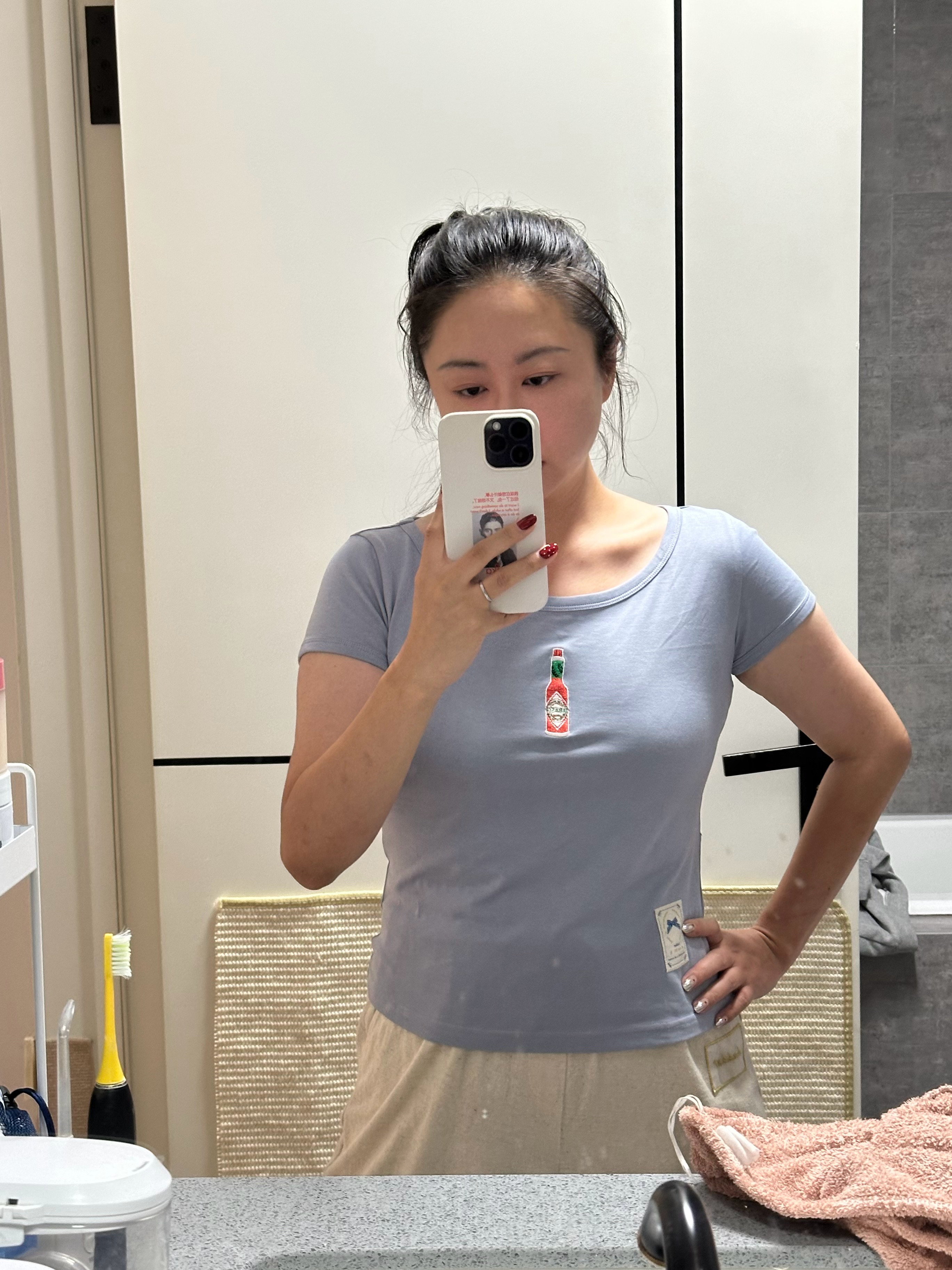 大舅做T（实际上是gay）真的有一套，这件穿上真的很唬人，只要你有一点锁骨这件拍