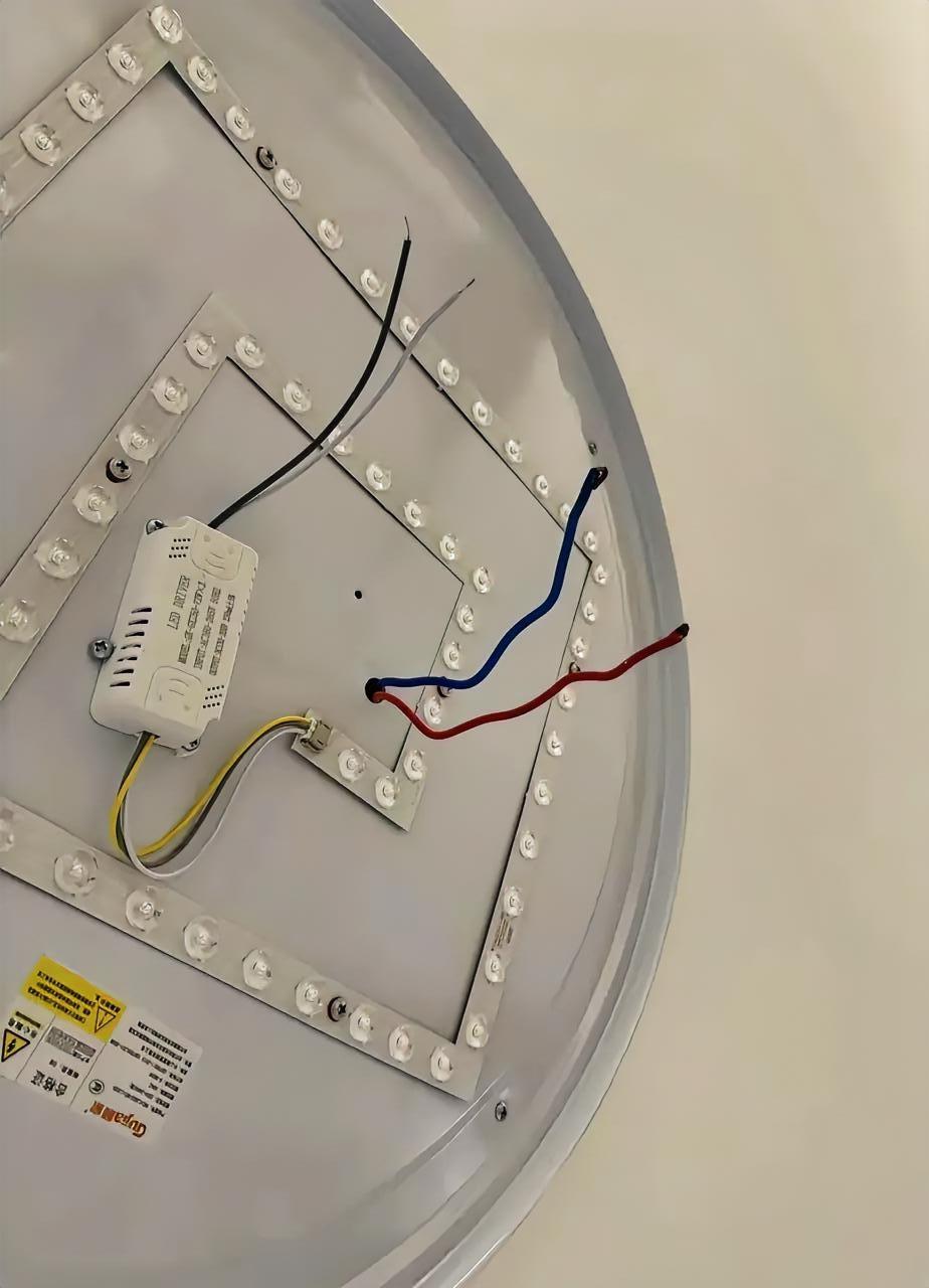 有没有懂电工的老师傅？在线求问，请师傅们帮看看，这线该怎么接呢？分正负极吗？看了