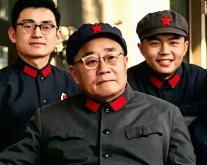 晚年刘伯承元帅彩色近照：戎马半生藏英武 岁月沉淀显儒智
 
这帧老年刘伯承元帅的