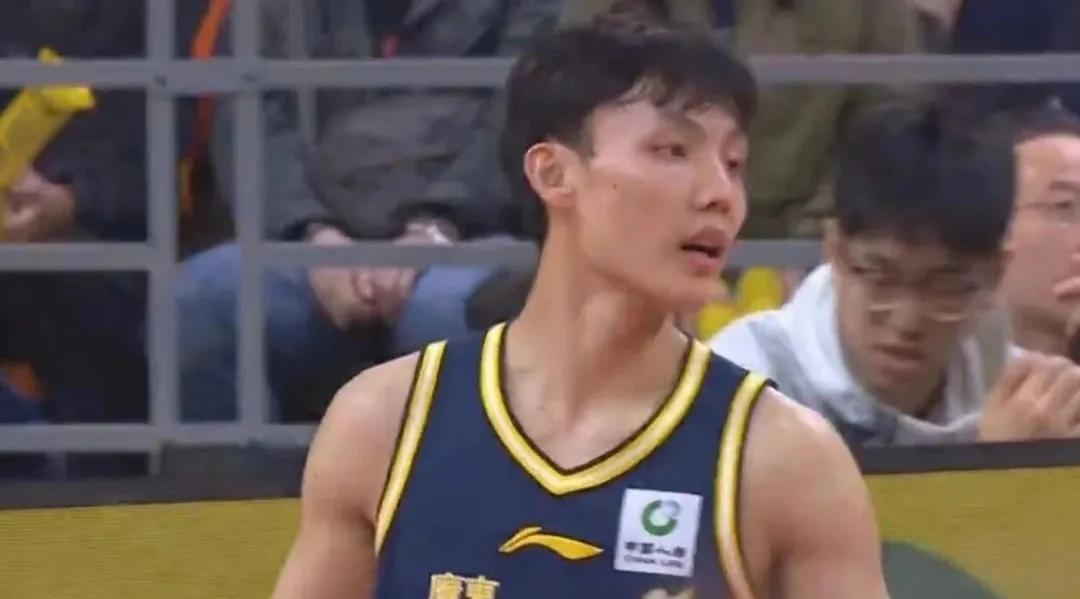 本赛季的广东队阵容调整比较大，外援全部更换，国内球员变化也很多，球队的磨合成了一