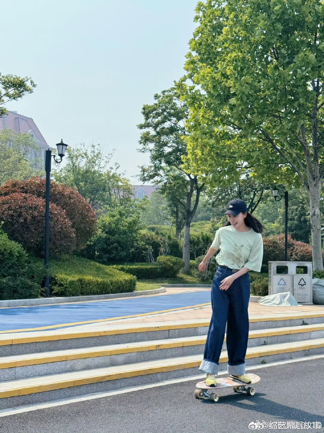 张小斐戏内戏外都在进阶 她是能让观众一秒共情的“国民妈妈”，也是气场全开的职场精