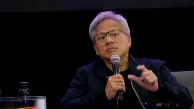 黄仁勋说：
“在这个充滿不确定性的世界里，智商只是入场券，真正決定你能走多远的，
