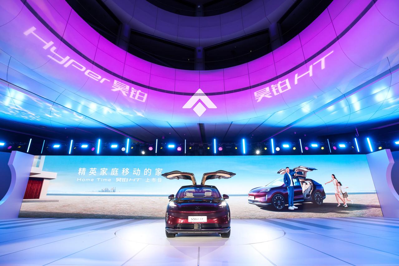 昊铂HT上市，网友：“行走的大五房”
火遍车圈的昊铂HT终于在11月15日上市了