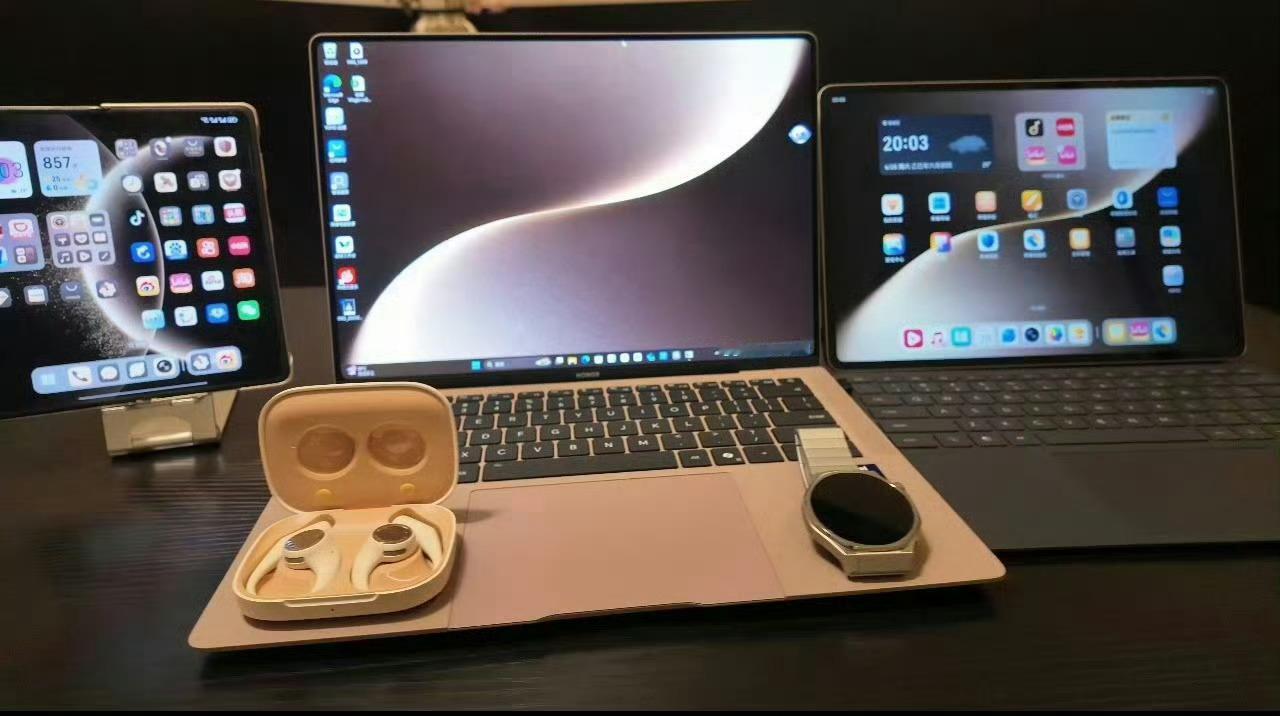 数码全家桶必须用同品牌么现在跨品牌互联越来越完善，安卓阵营互相传文件已经很方便，