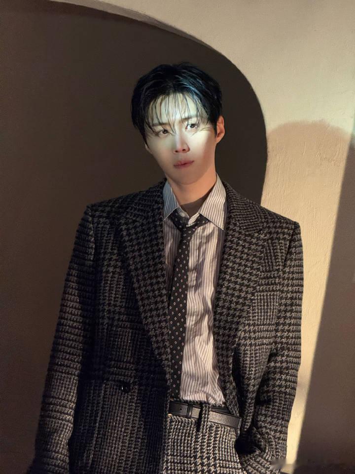 韩网要求金宣虎下车新剧历史有反转先例，税务调查也未有定论。但金宣虎“逢红必黑”这