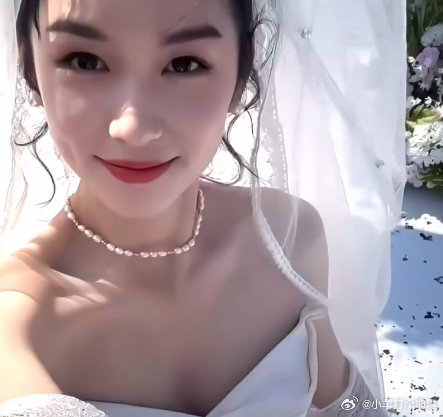 周也这条真的不是求婚视频吗周也换装跟我求婚周也这套婚纱造型太绝了，白纱+珍珠项链